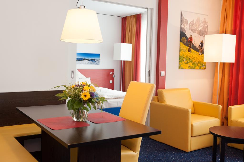 Stay2Munich Hotel & Serviced Apartments Brunnthal Exterior photo